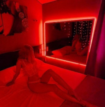 💋💫
В моей компании каждая минута станет для тебя маленьким праздником - я умею понимать и удовлетворять твои самые сокровенные желания. Мои услуги настолько разнообразны, что запомнятся тебе на всю жизнь. 😈🔥
У меня есть отличные отзывы от моих постоянных клиентов, которые возвращаются ко мне снова и снова. Мне особенно важно, чтобы ты остался доволен и почувствовал себя особенным и желанным. 💕
Я живу в Москве и готова встретиться с тобой в уютном и комфортабельном месте. Мои фото говорят сами за себя - ты увидишь, что я настоящая красотка с обворожительной фигурой и сексуальным обаянием. 📷💃
Не упусти шанс ощутить настоящее блаженство в моих объятиях. Со мной ты почувствуешь себя настоящим королем, дарящим мне наслаждение, а получая его вдвойне. Жду твоего звонка! 📞💫 Анастасия